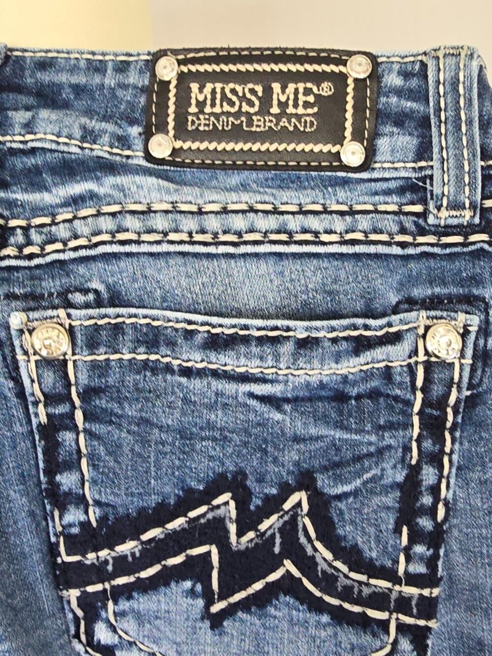 Miss Me Sunny Bootcut Jeans Distressed Frayed M Pocket Thick Stitch size 29
